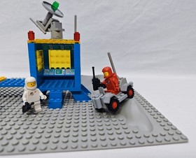 Lego 920 Classic Space - Alpha-1 Rocket Base *Used* with *Instructions*