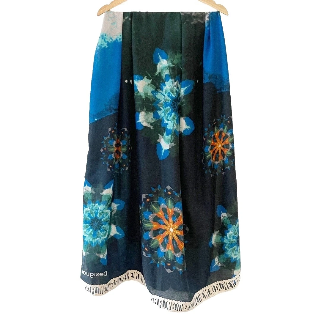 Женские разноцветные шарфы и накидки Desigual