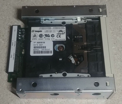 Seagate Hornet STT28000A – Lecteur Interne Travan IDE 4/8GB – Vintage – Avec Berceau