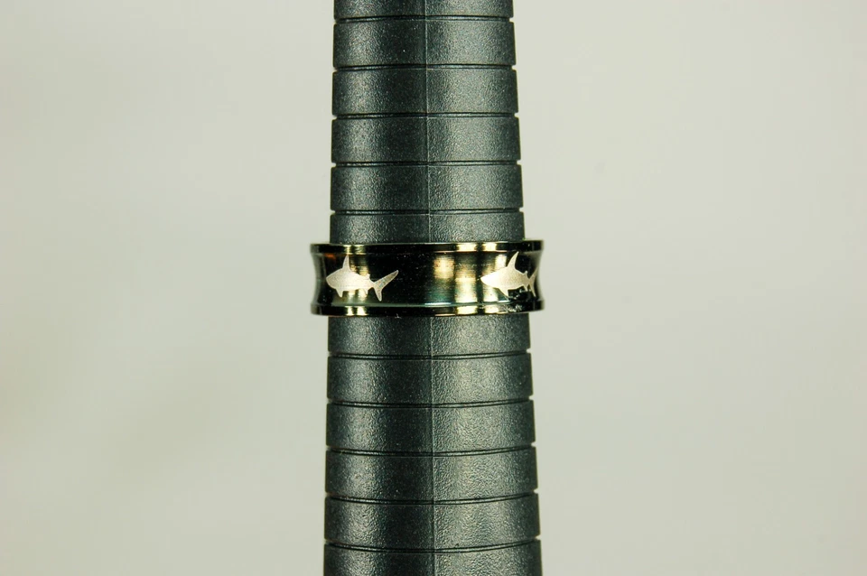 Anillo Shark Silhouette Espresso color acero inoxidable para hombre talla 11,5 Foto 3 de 4