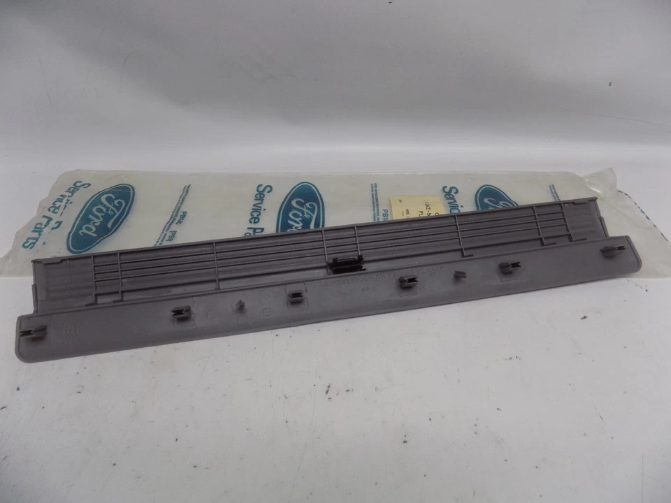 Novo OEM 1993 1994 Ford Crown Victoria Porta Lateral Direita Peitoril Placa Scuff Pad Capa - Imagem 2 de 3