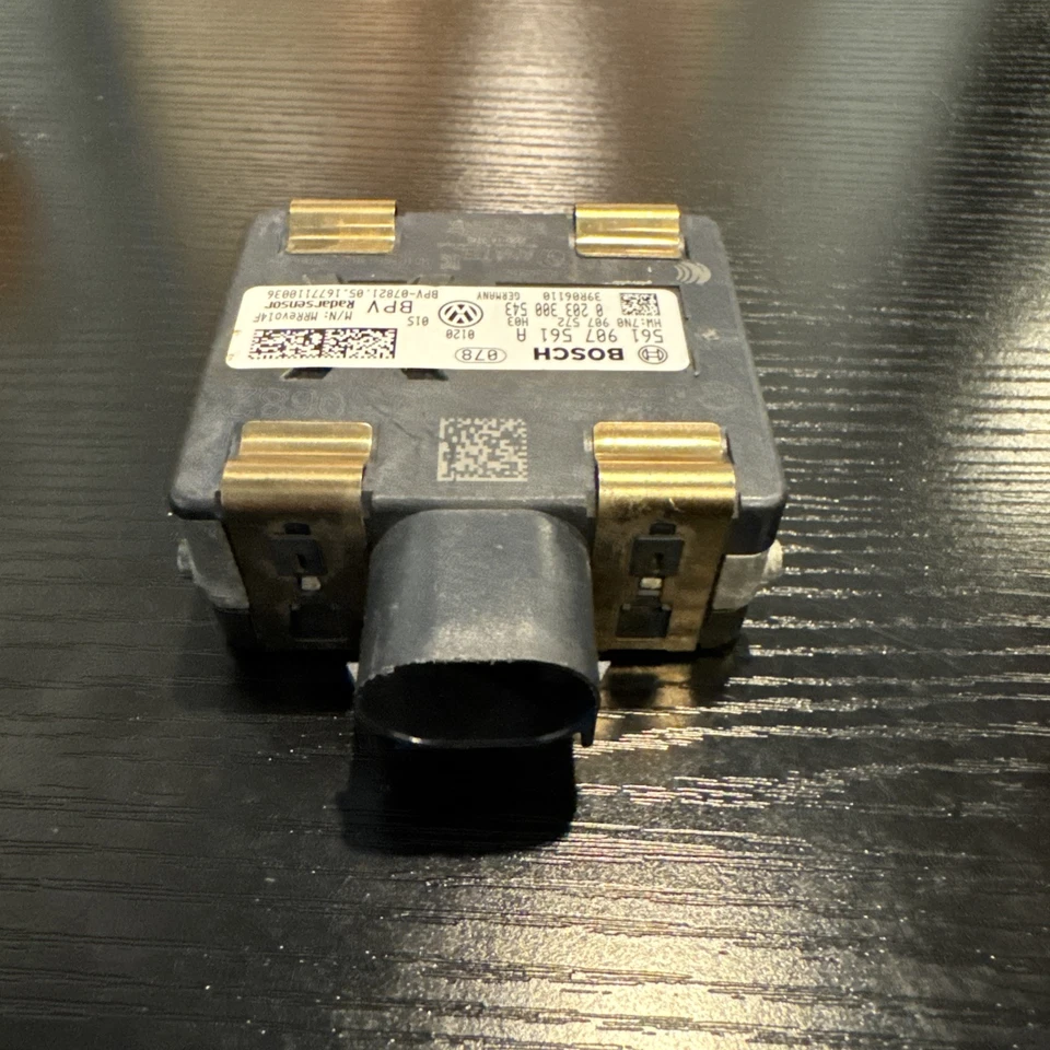 Sensor de radar de control de crucero Volkswagen Passat 2020-2022 OEM #35 Foto 4 de 4
