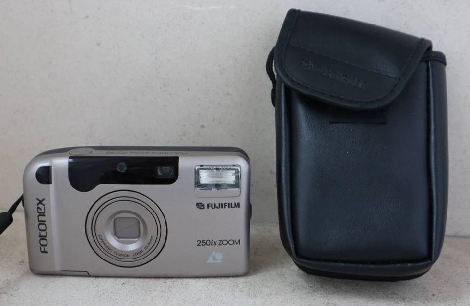 Analoge Kamera PELLICOLA APS Fujifilm Fotonex 250ix Zoom + Tasche - Bild 1 von 4