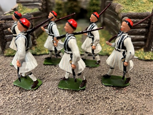 Britains Greek Evzones Marching set# 9170 - Bild 3 von 6