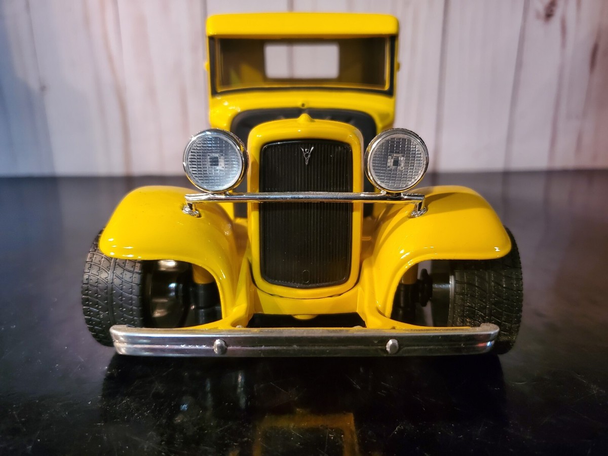 ★ 34 FORD PICKUP ★ 34 フォード トラック ★ 1/18 Road Legends- Classics Collection- 1934 Ford Pickup Tow