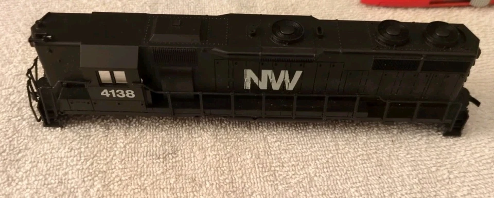 Life-Like HO Scale Norfolk & Western GP38-2 Shell Only NW - Image 3 of 4