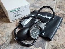 Nice Welch Allyn Tycos 5098-11 Hand Aneroid Sphygmomanometer w Adult Cuff in Box