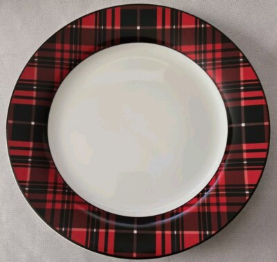 SET OF 4 TARGET HOME TRADITIONAL HOLIDAY SALAD PLATES 8 3/4'' RED PLAID TARTAN
