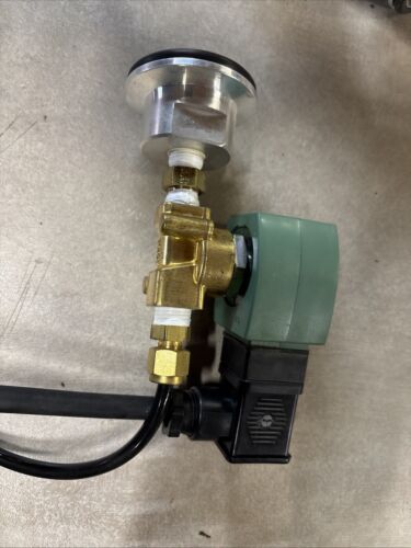 ASCO 8262G90VH RED HAT **Solenoid Valve 1/4" NPT *120 Volt**BRASS - Picture 2 of 4