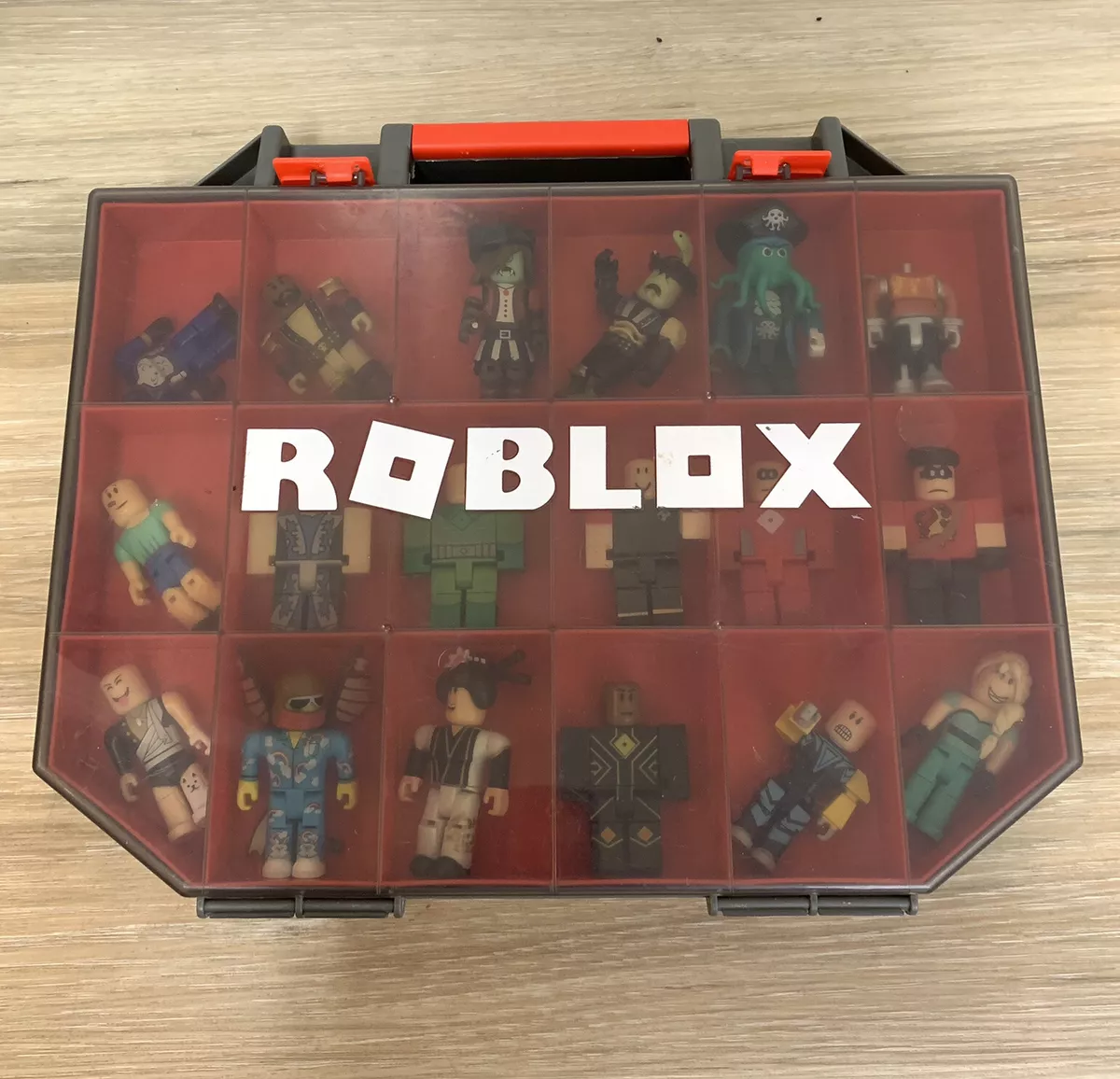 Roblox Toy Lot With Carrying Case 20 Figures