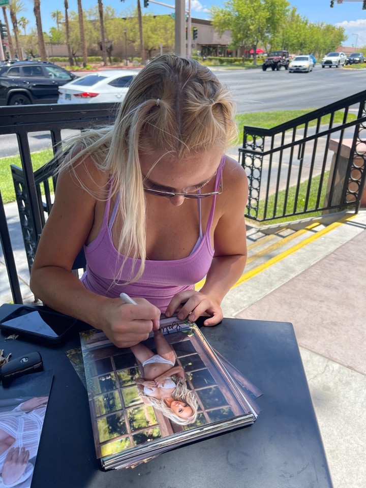 Paisley Porter Super Sexy Nude Adult Model Signed 8x10 Photo COA Proof