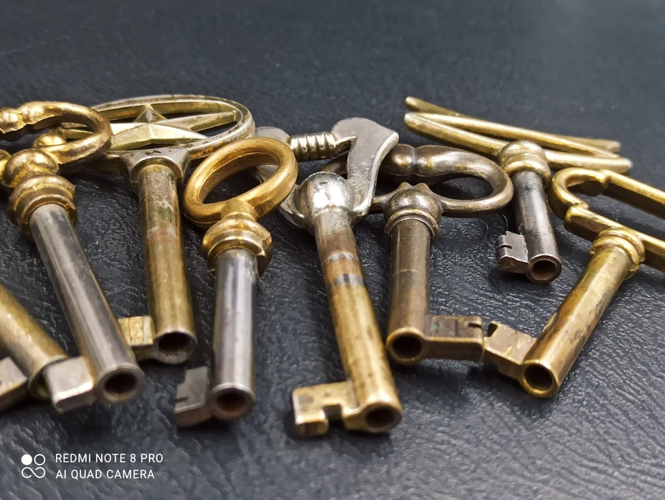 VINTAGE,Lot 11 anciennes clés,clef de meuble,commode,Buffet,placard,serrure,key - Photo 4/4