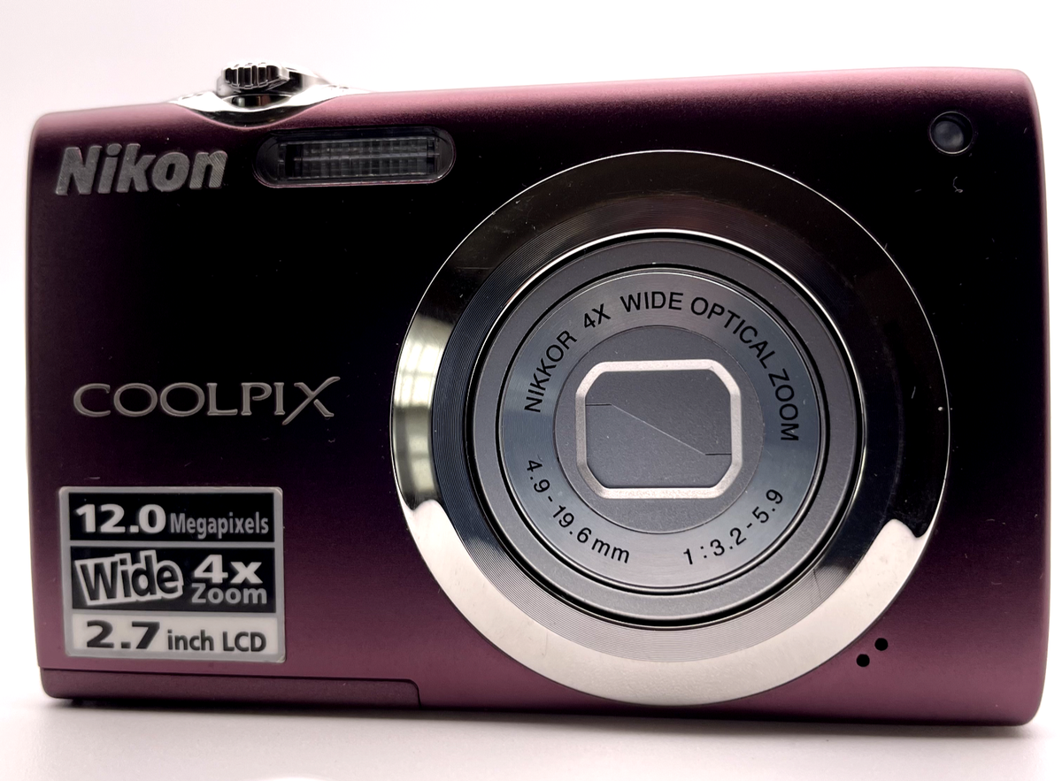 Nikon CoolPix S3000 12.0MP Digital Camera Plum – Screen Blurry
