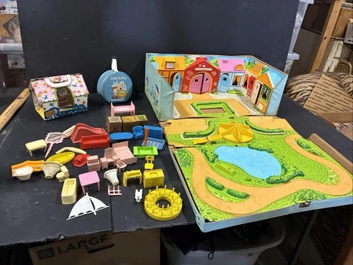 Rare 60s LIDDLE KIDDLES TOWN PLAYSET With  Lot Of  ACCESSORIES 1965 MATTEL!!