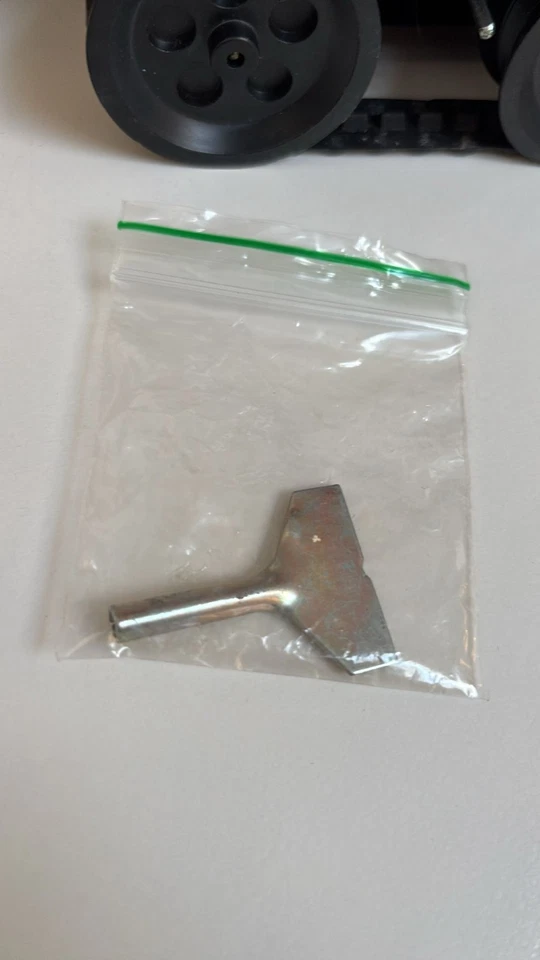 Vintage Tin Litho wind Up Tractor, Rubber Tread & Key In Original Box 1980 - Image 3 of 4