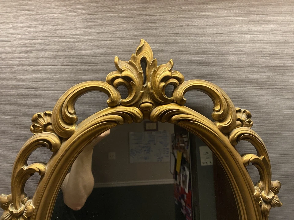 Espejo tallado Syroco vintage (adornado Hollywood Regency) con marco ovalado “27 x 19” Foto 4 de 4