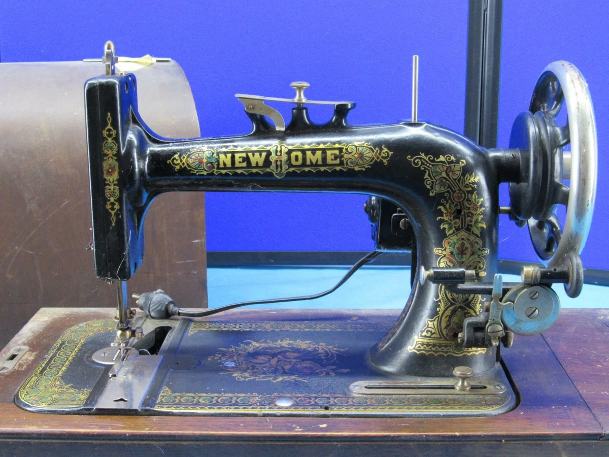 Vintage NewHome Sewing Machine w/ Hard Case Untested For Parts or