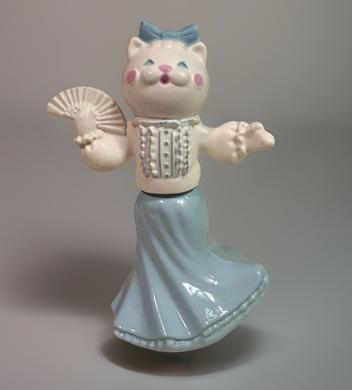 Avon 1976 Felina Fluffles Vintage Dancing Kitty Cat Figurine Bottle 5" tall Full