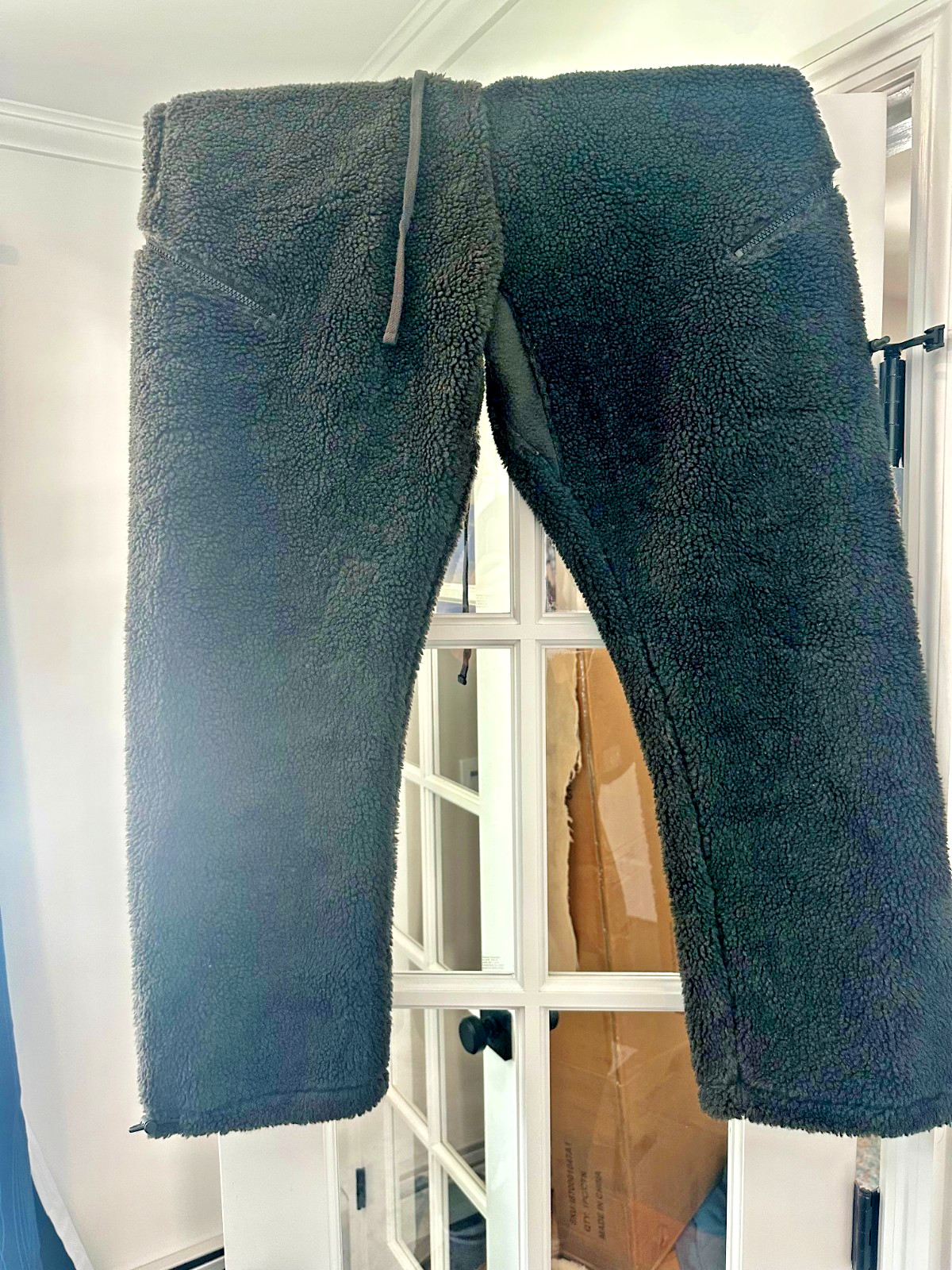 Fear of God Essentials Winter Sherpa Polar Fleece Sweatpants SZ L Black Charcoal thumbnail 4