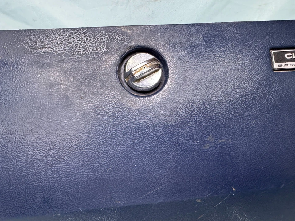 Dodge Ram D150 W150 D250 W250 D350 W350 1981-1987 puerta guantera de tablero azul Foto 4 de 4