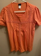 Salon Studio Women’s Top size Medium New