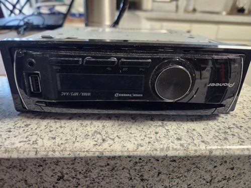 Pioneer DEH-3200UB CD-Player/USB-Receiver für Armaturenbrett - Bild 1 von 4