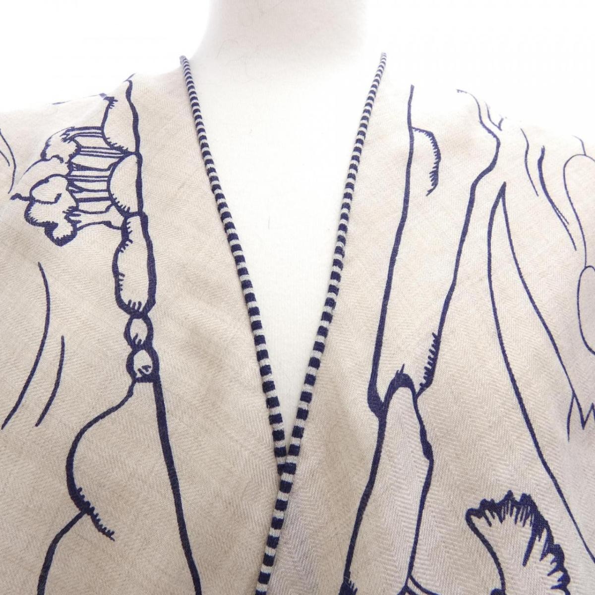 Hermes MILLE ET UN LAPINS H364007S Triangle Jean Shawl r0_0209 thumbnail 4