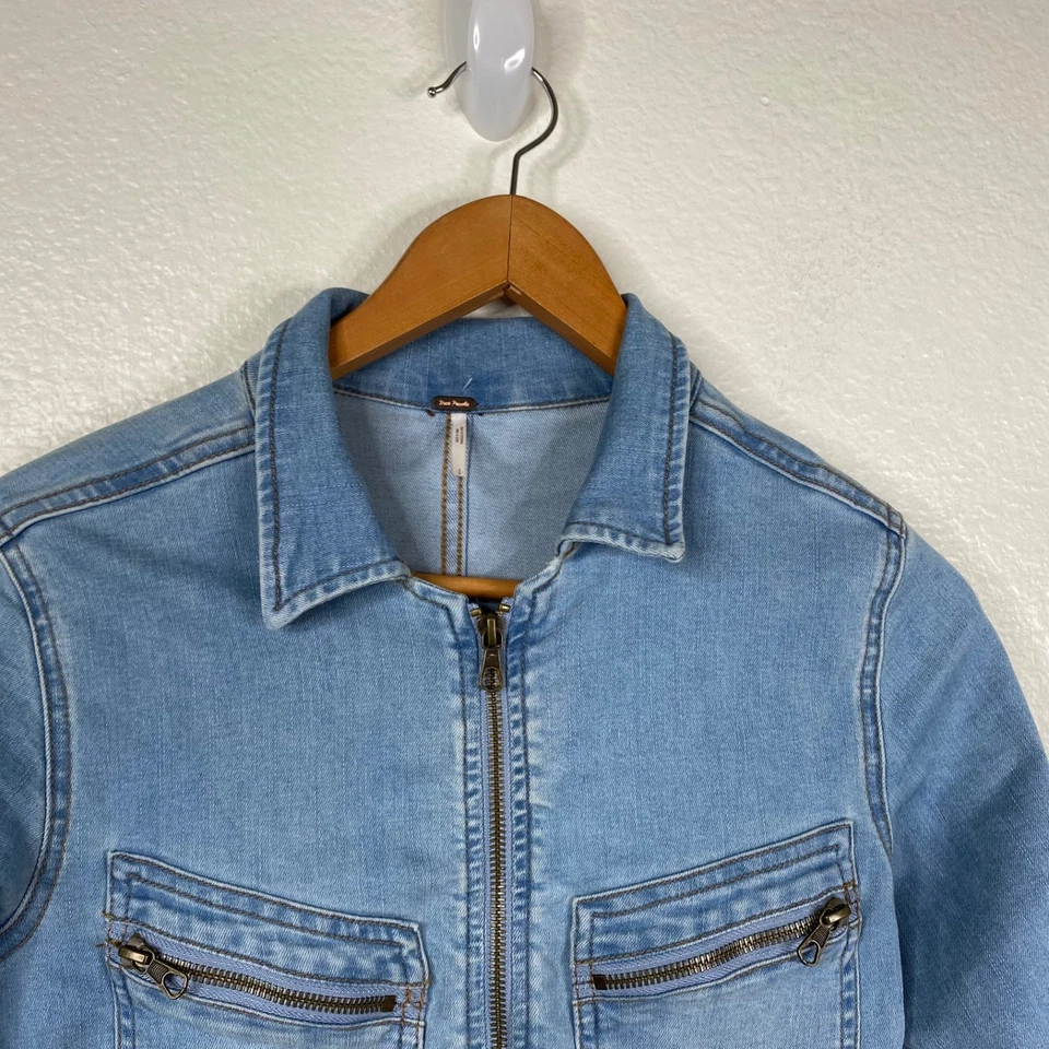 Mono para mujer Free People Lennox mono utilitario de mezclilla azul lavado claro talla S Foto 3 de 4