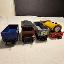 Hornby Thomas & Friends Bill Set OO Gauge Model Train with Rolling Stock Trucks