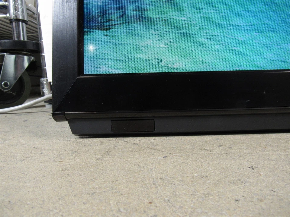 Sharp AQUOS LC-60LE847U 60" Smart LED TV LOCAL PICK UP ONLY - Image 2 of 4