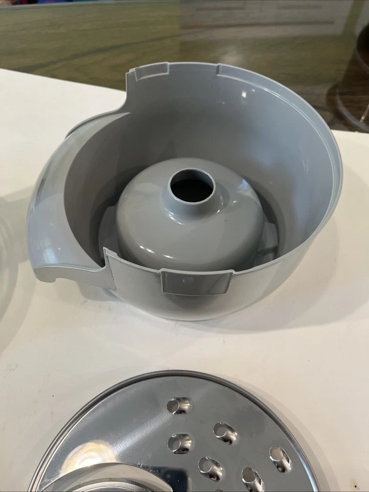 4 PC Bullet Express Trio BE-110 Cover Lid, Bowl, Outlet Disc & Blade NEW W/O Box - Image 3 of 4