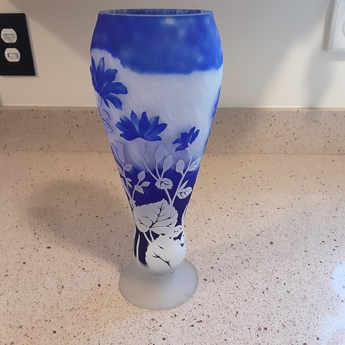 Shannon Crystal of Ireland Mouth Blown Hand-Cut Blue Art Glass Vase 12-1/2" Tall - Picture 4 of 9