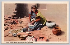 Postcard - Moki (Hopi) Indian Making Pottery, Arizona - 1940s, Fred Harvey (Q43)