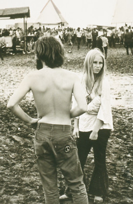 LMP53-034 1969 Music Festival Woodstock Hippie Couple Orig 35mm COLOR SLIDE