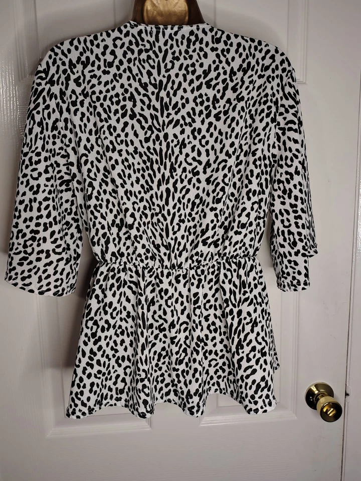 Top PLT Blanco y Negro Estampado Animal Cruzado Peplum Manga Acampanada Talla UK 12 Foto 4 de 4