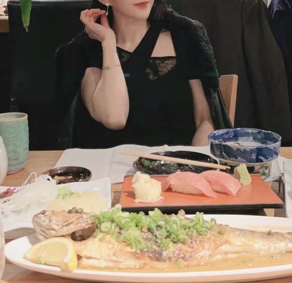 🦊🥰🦊 Auténtico vestido Versace Versus encaje cóctel inserción Foto 2 de 4