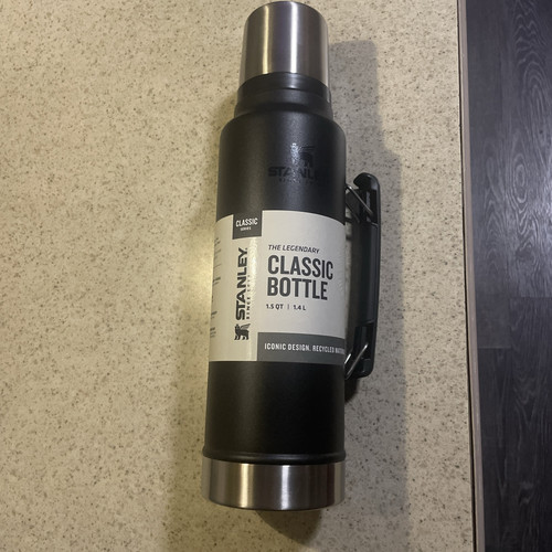 Stanley The Legendary Vacuum Insulated Classic Bottle 1,5 qt / 1,4L