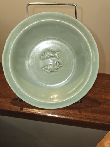 A Longquan celadon porcelain ‘twin fish' dish, Southern Song dynasty - Picture 3 of 10