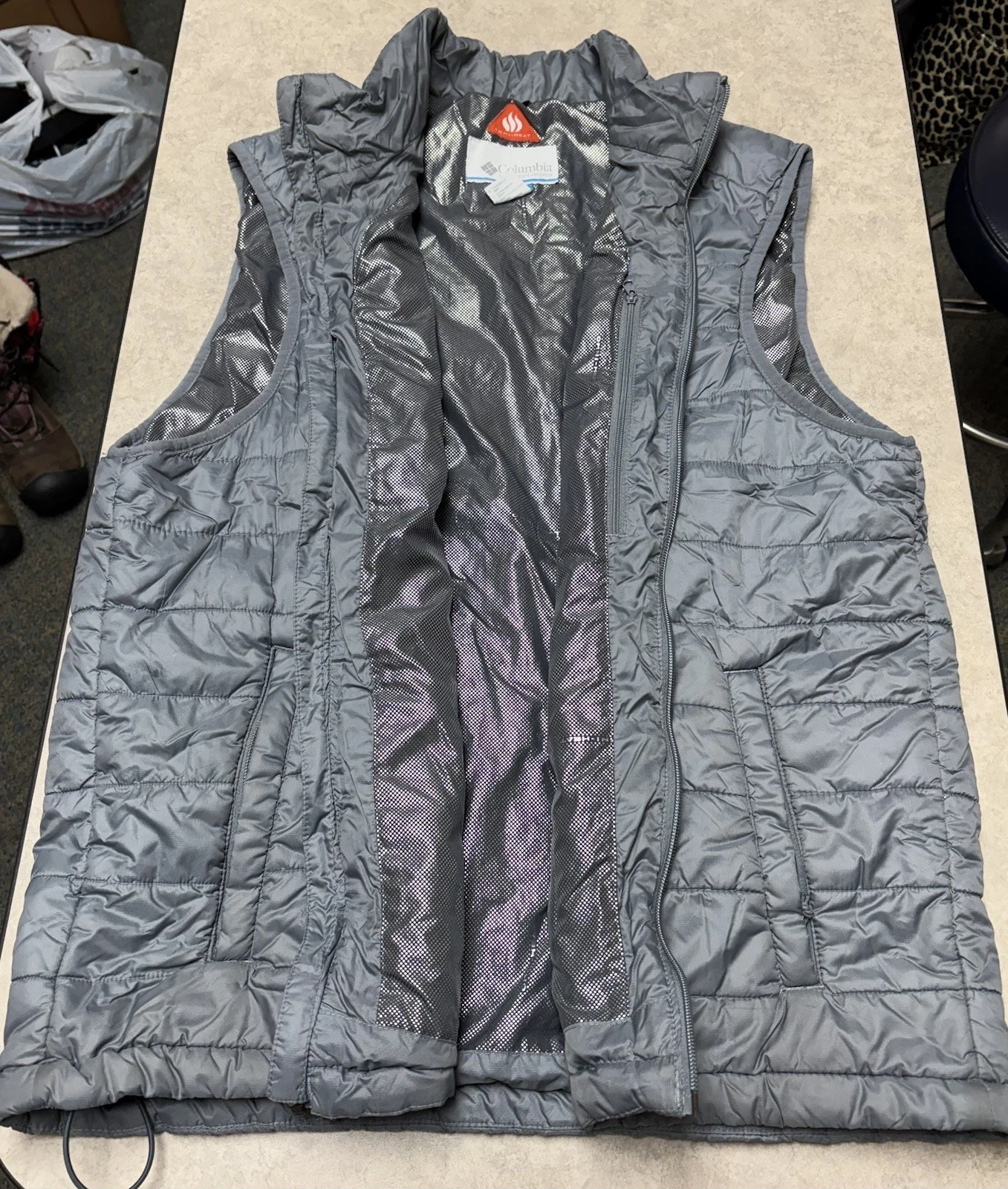 Columbia Puffer Vest Jacket Omni Heat Shield Insulated Lined Full Zip Mens Large
Opens in a new wind