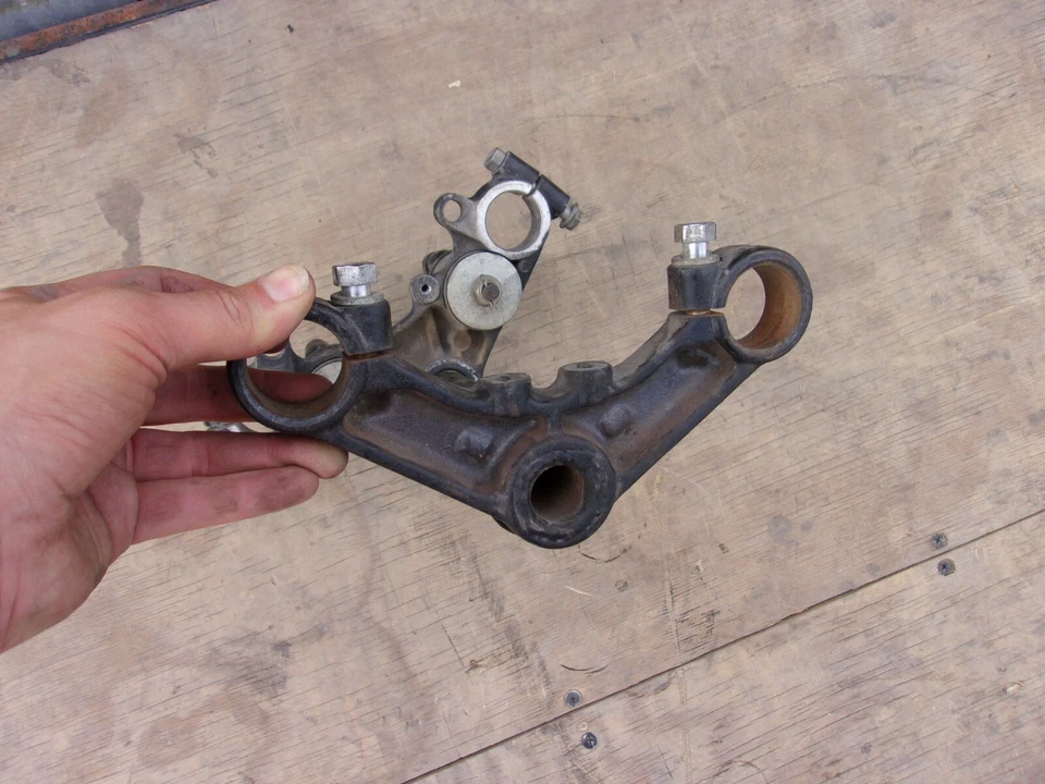 Árbol triple delantero, puente de dirección, soportes de manillar 1981 Yamaha XS400S Foto 2 de 4