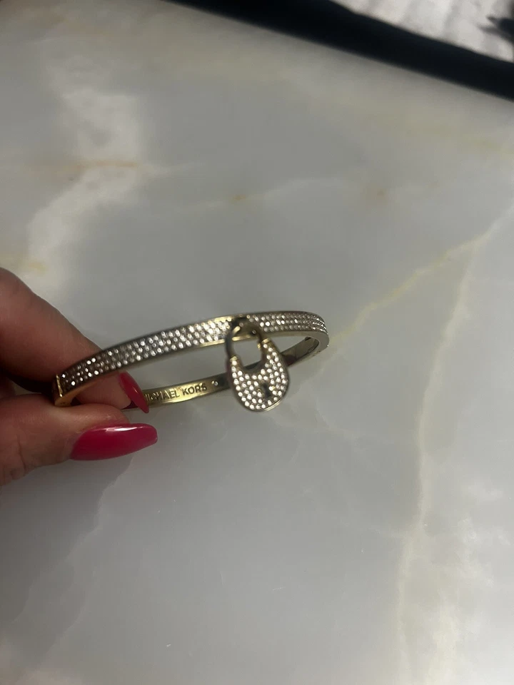 Brazalete con cierre de cristal pavé MICHAEL KORS - Descontinuado en tiendas Foto 3 de 4