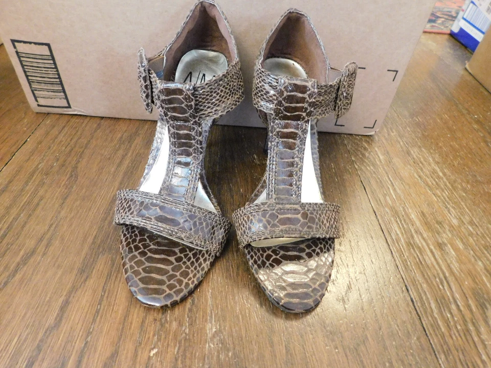 Sandalias de tacón Ann Marino marrón cocodrilo serpiente en relieve correa en T cuero 3,5" talla 8 en muy buen estado Foto 2 de 4
