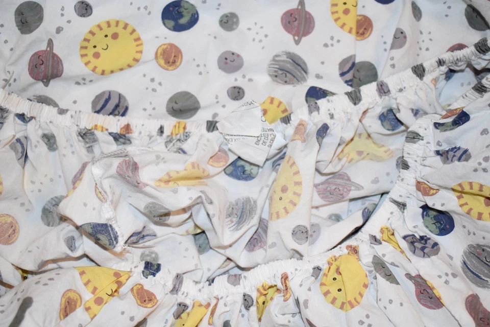 Juego de 2 sábanas ajustables de algodón blanco y azul K4 TREND LAB Planets espacio exterior Foto 3 de 4