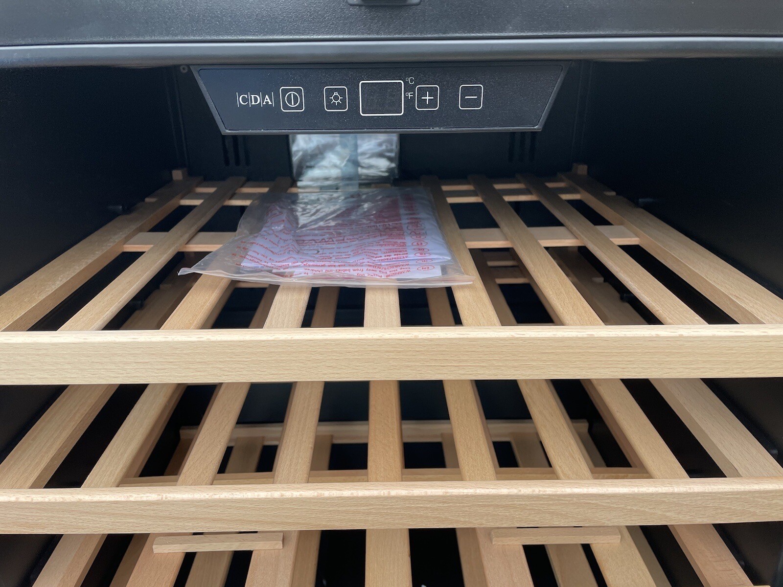 CDA FWV601BL Integrated Wine Cooler Black BuiltIn/Integrated