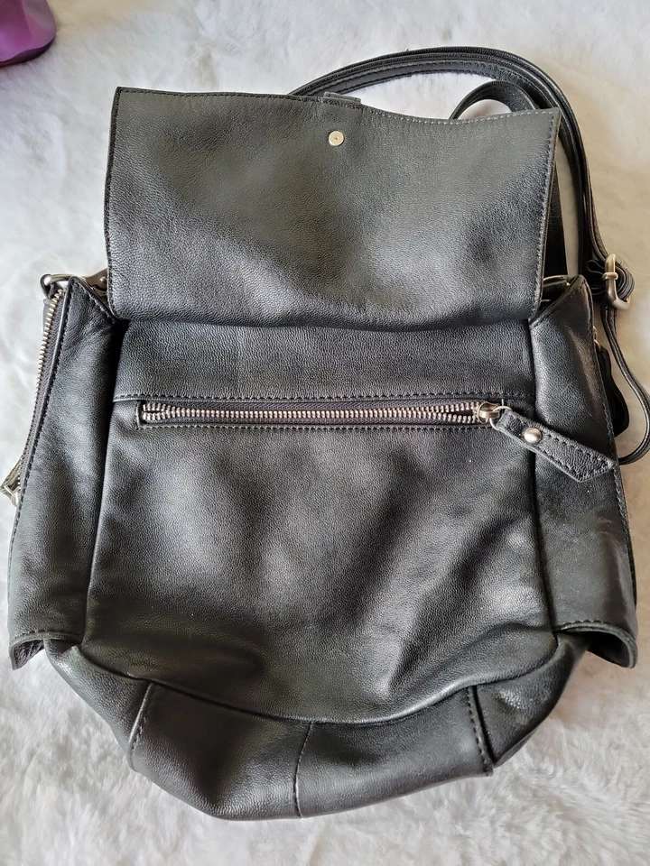 Bandolera Monserat De Lucca Cuero Negro, Correa Ajustable Foto 2 de 4