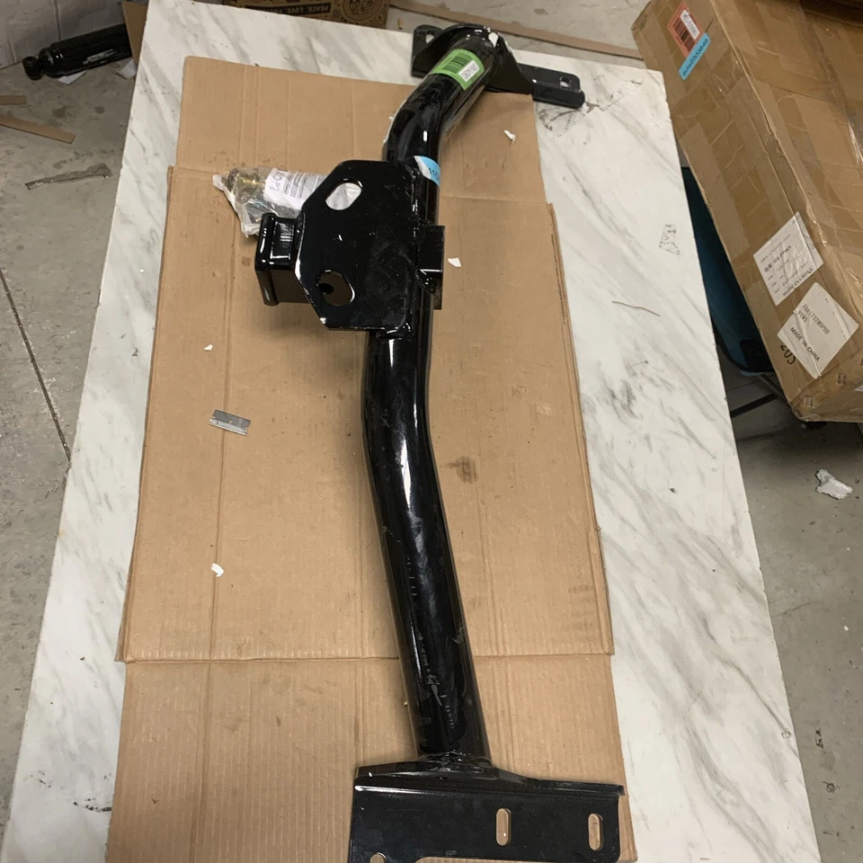 Enganche trasero de remolque Curt 13201 para Dodge Journey 09-20 Foto 2 de 4