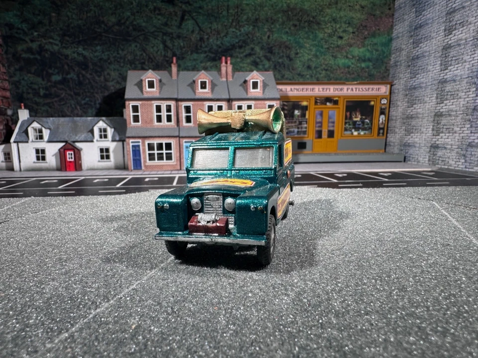 Corgi Toys Land Rover 109 Wb Vote For Corgi Code 3 Fun Fair Conversion + winch - Image 2 of 4