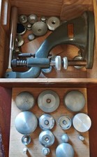 ancien outil horloger horlogerie coffret presse pour cadran montre avec outils