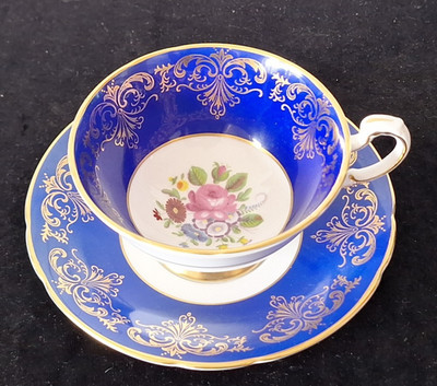 Paragon, England, Fine Bone China,  2teilige Sammeltasse