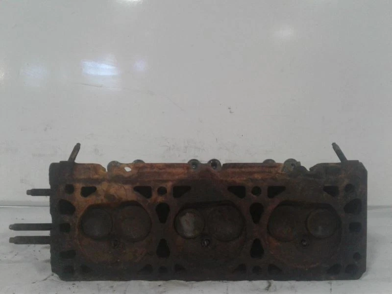 Cylinder Head 1983 PONTIAC FIREBIRD 2.8L Part # 14054884  - Image 3 of 4